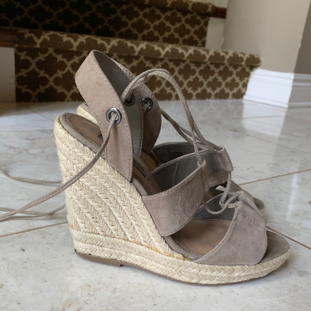 Tan cork wedges